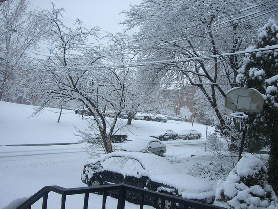 Schnee vor unserem Haus